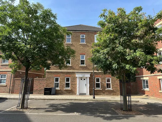 Knightsbridge Place, Aylesbury, photo 1