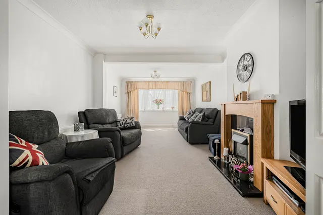 Hythefield Avenue, Egham, TW20, photo 2