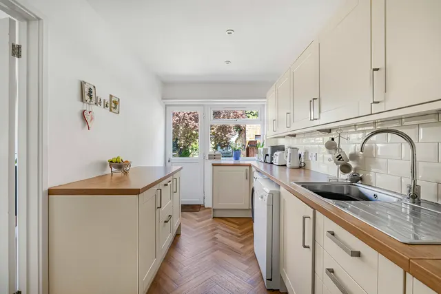 Hythefield Avenue, Egham, TW20, photo 3