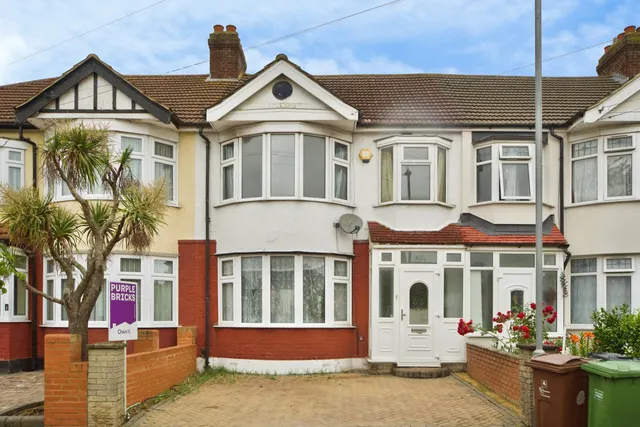 Adelaide Gardens, Romford, photo 1