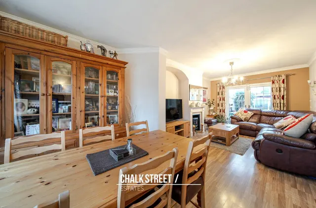 Photo 2 — Winding Way, Dagenham, RM8 2TB