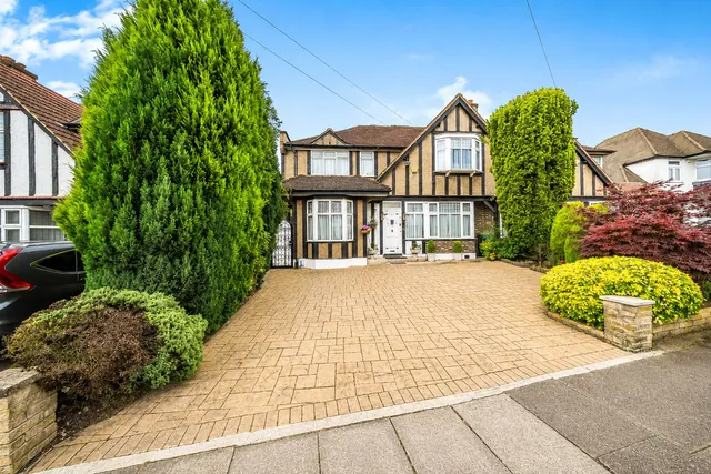 Green Lane, Edgware, HA8, photo 1