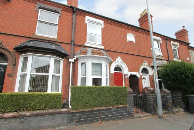 Photo 2 — Woodfield Crescent, Kidderminster