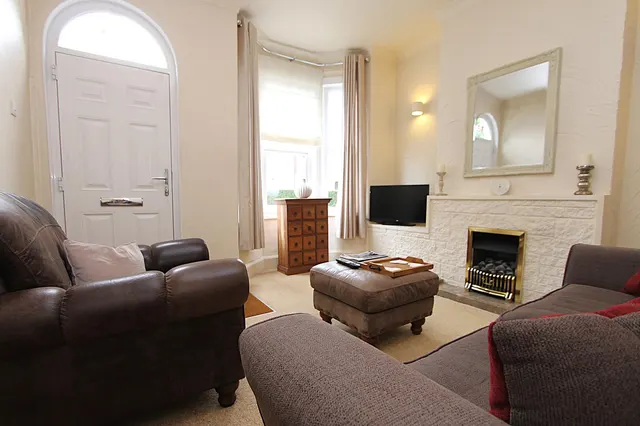 Photo 3 — Woodfield Crescent, Kidderminster