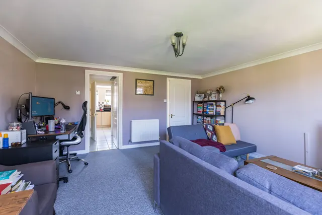 Photo 3 — 8 Schooner Close, London