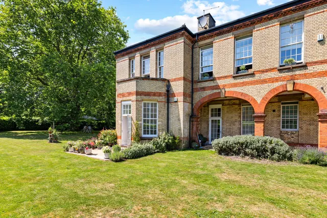 Eastman Way, Epsom, KT19 8DF, photo 1