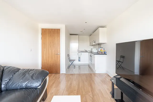 London, NW4, photo 3