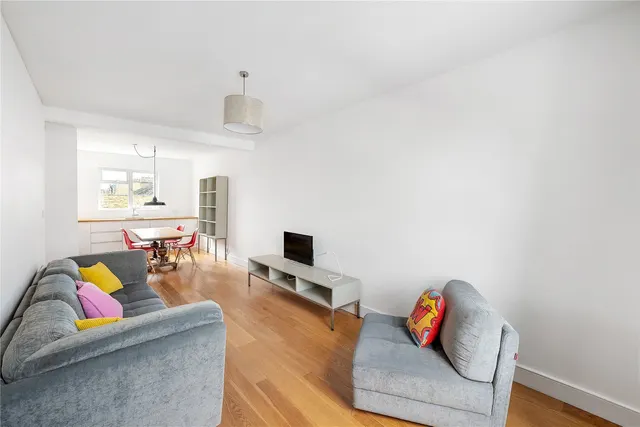 Photo 3 — Battersea Park Road, Battersea, London, SW11