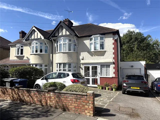 Belmont Avenue, Cockfosters, Barnet, Hertfordshire, EN4 9JP, photo 1