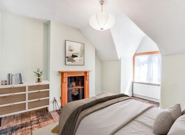 Photo 2 — Nemoure Road, Acton, W3