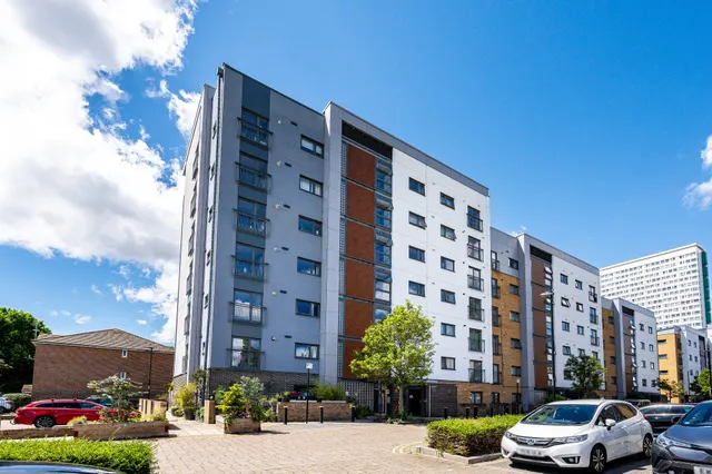 94 Millard Road, London, photo 1