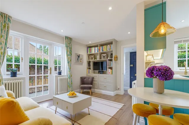 St. Hughes Close, London, SW17, photo 1