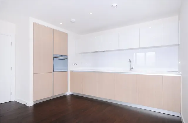 Pump House Crescent, Brentford, TW8, photo 2
