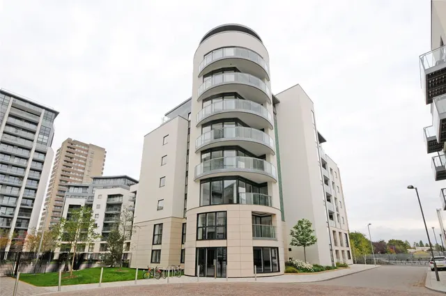 Pump House Crescent, Brentford, TW8, photo 1