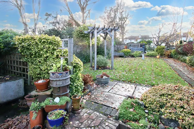 Photo 2 — Links Way, Beckenham, Beckenham, BR3 3DQ