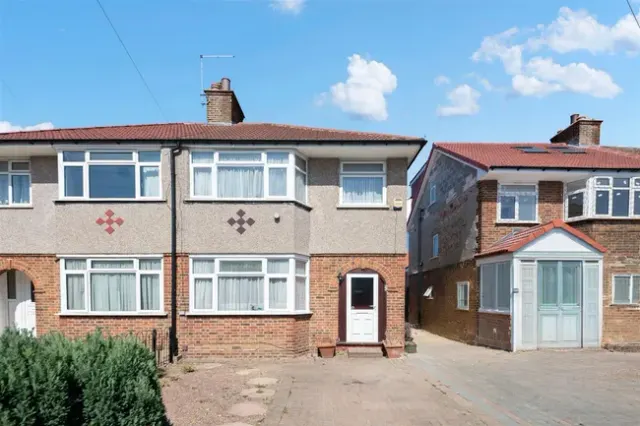 Blacklands Drive, Hayes