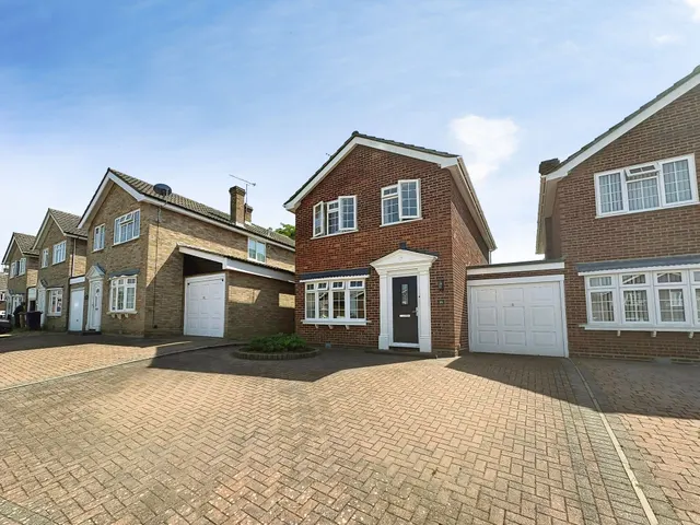Photo 2 — Tyrells Way, Great Baddow, Chelmsford, Essex, CM2 7DP
