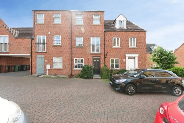 Rufford Drive, Mansfield Woodhouse, Mansfield, Nottinghamshire, NG19, photo 1