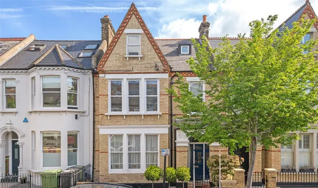Narbonne Avenue, London, SW4, photo 1