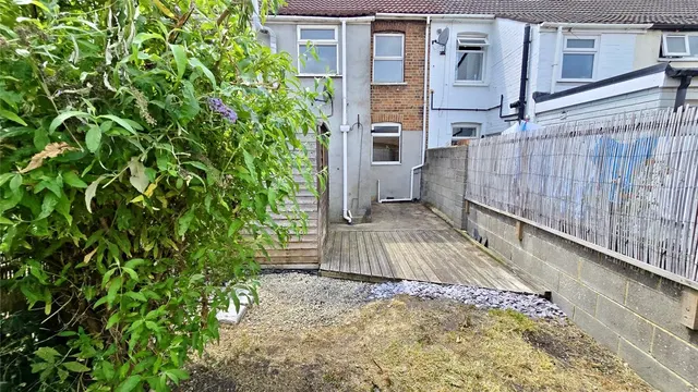 Photo 3 — Meadow Road, Salisbury, Wiltshire, SP2
