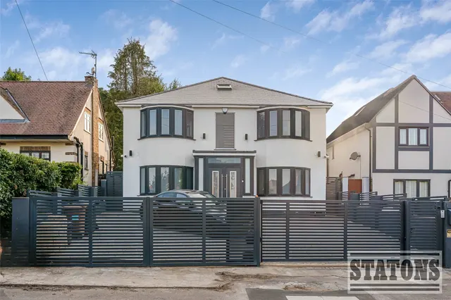 Plough Hill, Cuffley, Potters Bar, Hertfordshire, EN6 4DN, photo 1