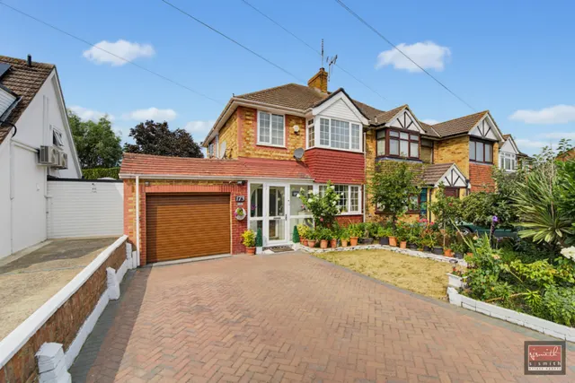 Stanwell Road, Ashford, photo 1