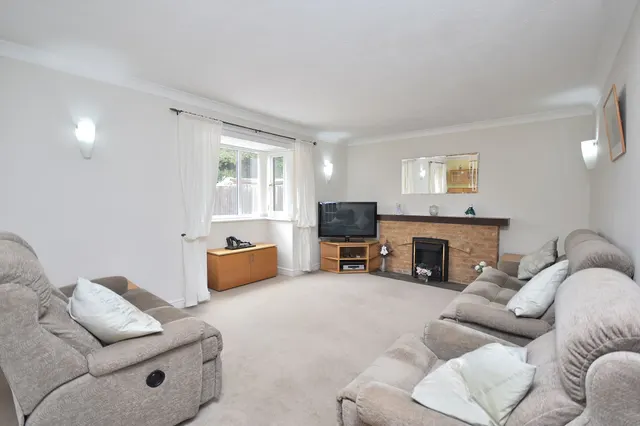 Photo 2 — Collingwood Road, Northampton, NN1 4RX