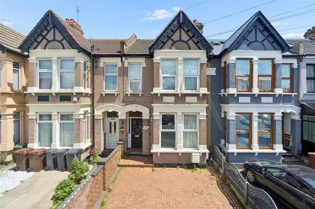Whalebone Lane North, Chadwell Heath, RM6, photo 1