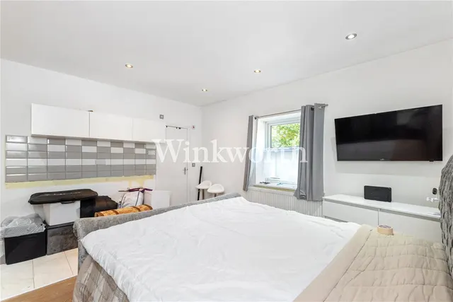 Photo 2 — Woodland Road, London, N11