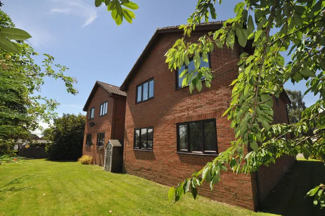 Belvedere Close, Guildford, GU2, photo 1