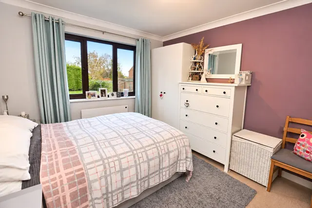 Belvedere Close, Guildford, GU2, photo 3