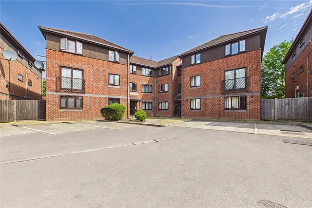 Alexandra Avenue, Camberley, GU15, photo 1