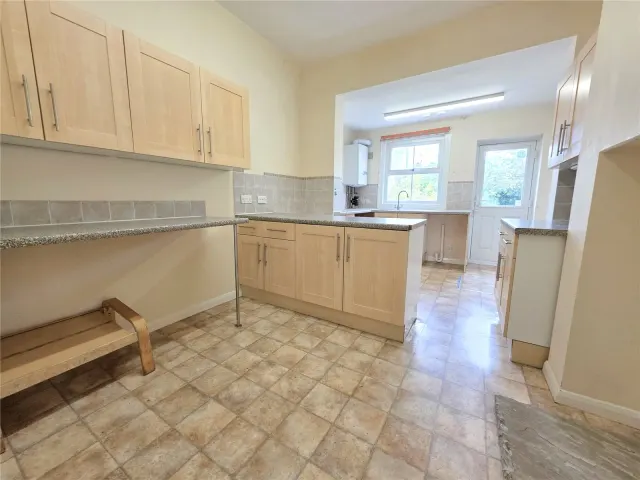 Photo 3 — Sparsholt Road, Barking, IG11