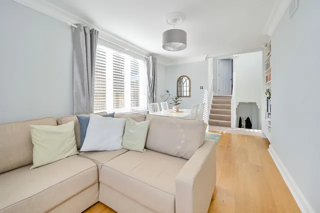 Photo 2 — 89D Bolingbroke Road, London