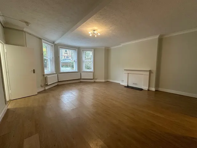 Second Avenue, BN3, photo 2