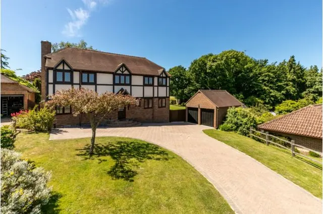 Weald View, Staplecross, Robertsbridge, photo 1
