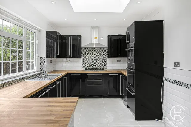 Photo 3 — Heath Close, Ealing, W5 3EG