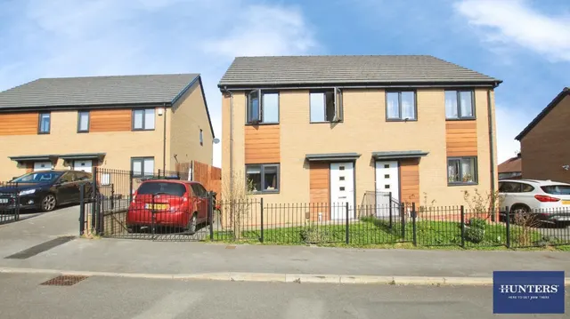 Holy Well Drive, Bradford, BD10, photo 1