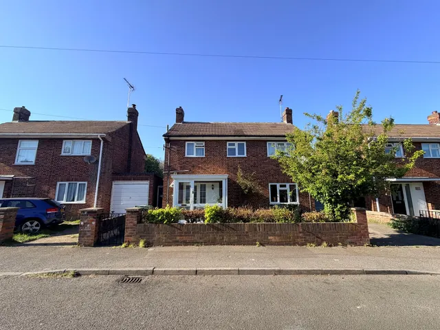 Photo 2 — Gildenburgh Avenue, PETERBOROUGH