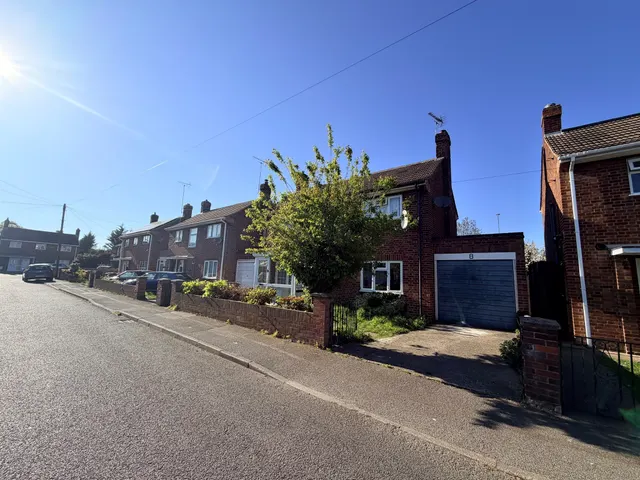 Photo 3 — Gildenburgh Avenue, PETERBOROUGH