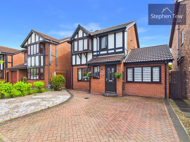 Oakwood Close, Blackpool, FY4, photo 1