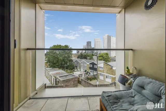Jupp Road West, London, E15, photo 2