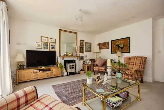 Magnolia Drive, Alfold, GU6, photo 1