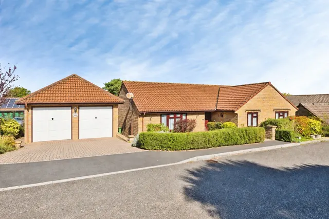 Fox Meadows, Crewkerne, TA18, photo 1