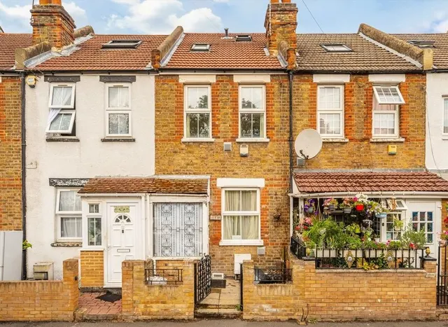 Myrtle Road, Hounlsow, TW3, photo 1