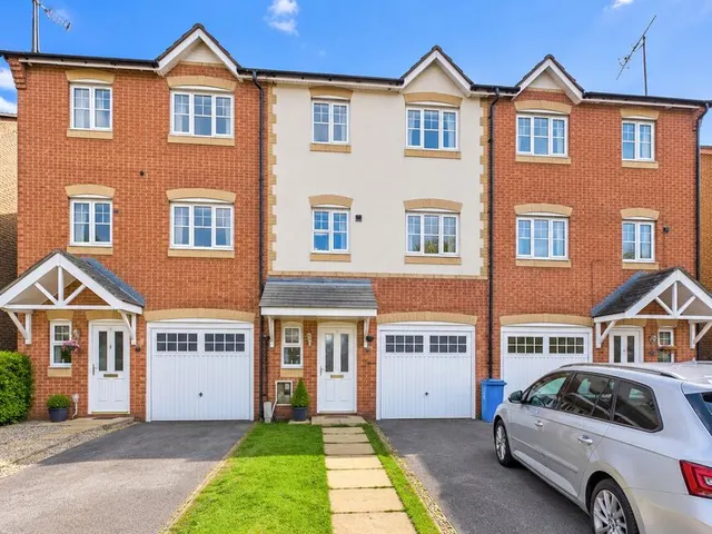 Hainsworth Park, Hull, HU6, photo 1