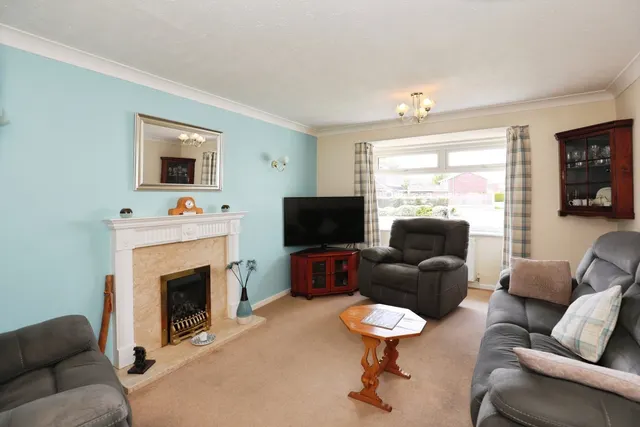 Photo 2 — Wellcroft Close, Crewe, Cheshire, CW2