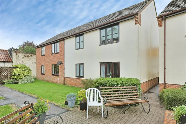 Photo 3 — Middleton Court, Wymondham