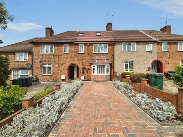 Deansbrook Road, Edgware, HA8, photo 1