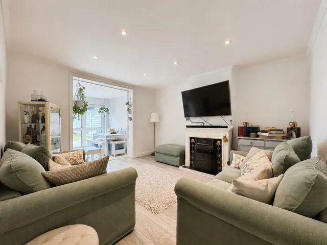 Deansbrook Road, Edgware, HA8, photo 2
